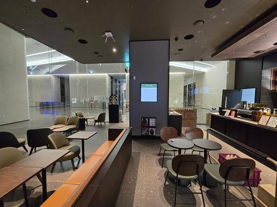 Starbucks BIFC2 — photo 4