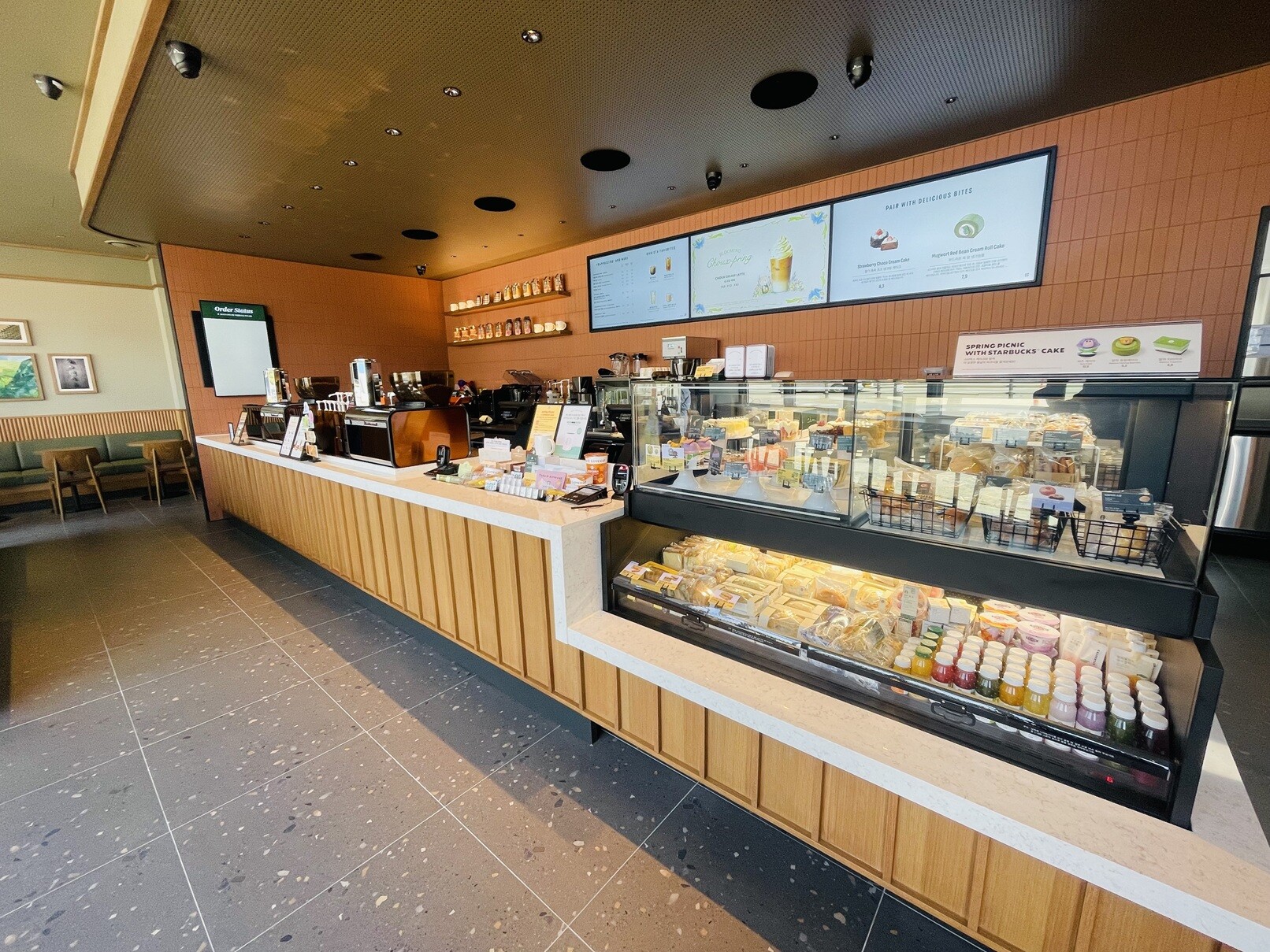 Starbucks Gangneung Station — photo 3