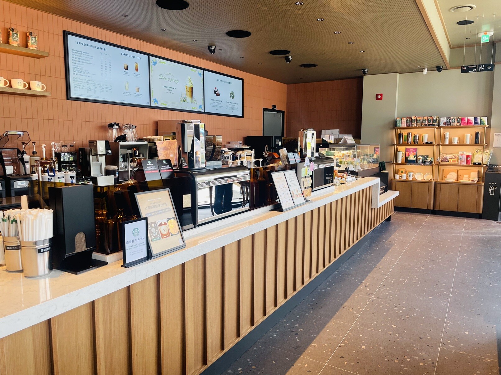 Starbucks Gangneung Station — photo 4
