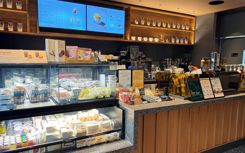 Starbucks Sinjeong Intersection Station Exit 1 — photo 2