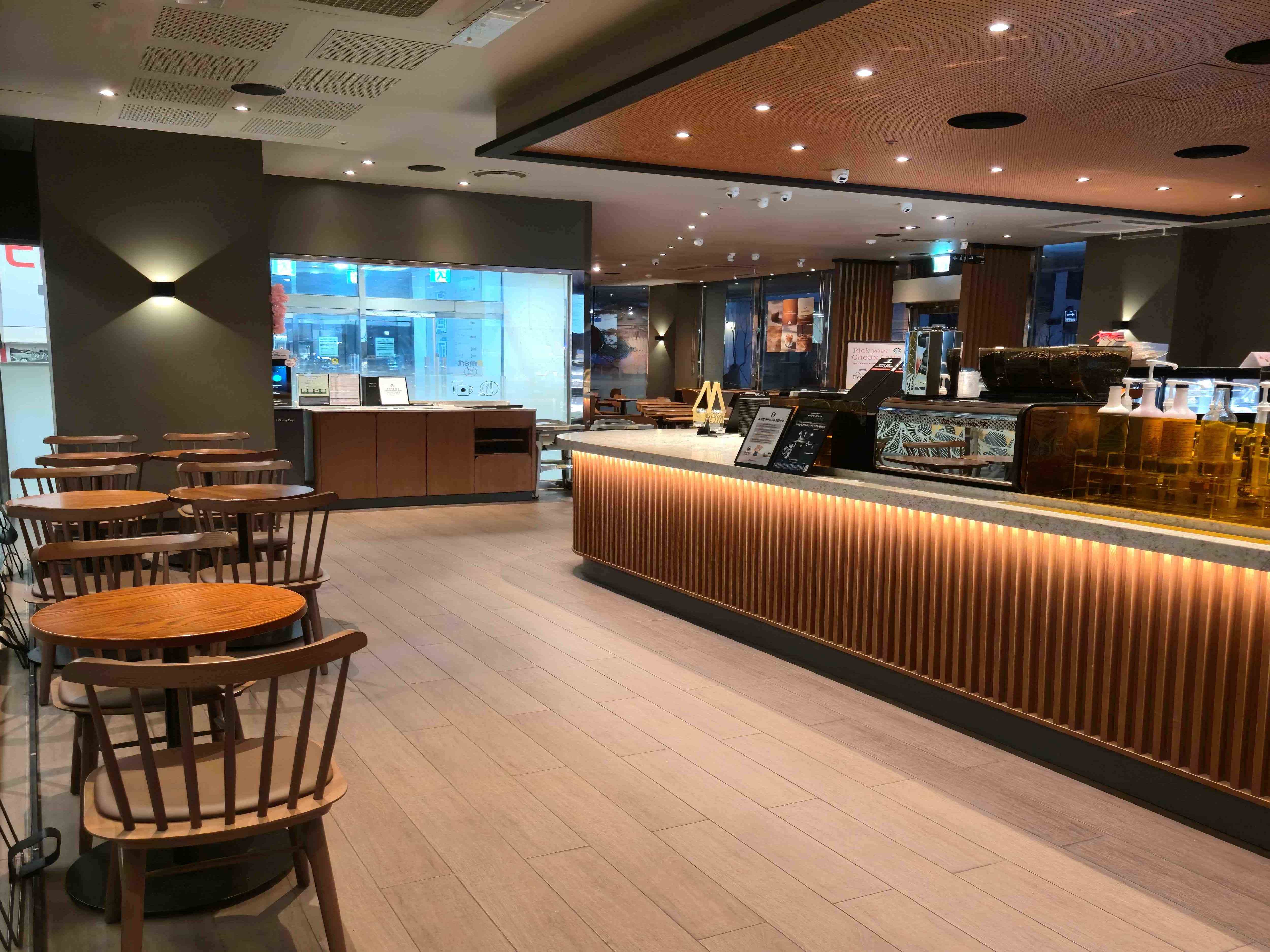 Starbucks Gwacheon E-Mart — photo 5