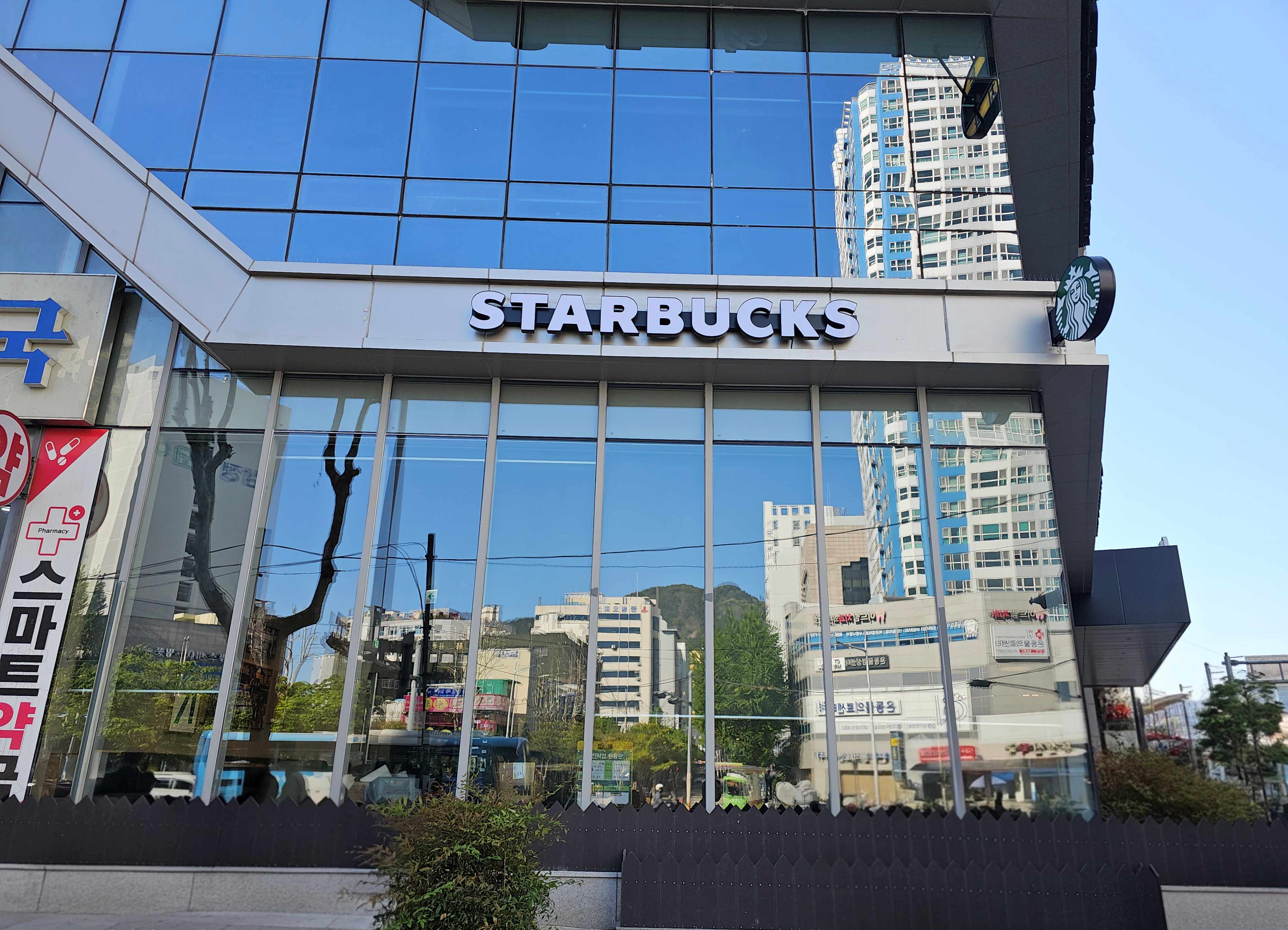 Starbucks Bujeon Station — photo 1