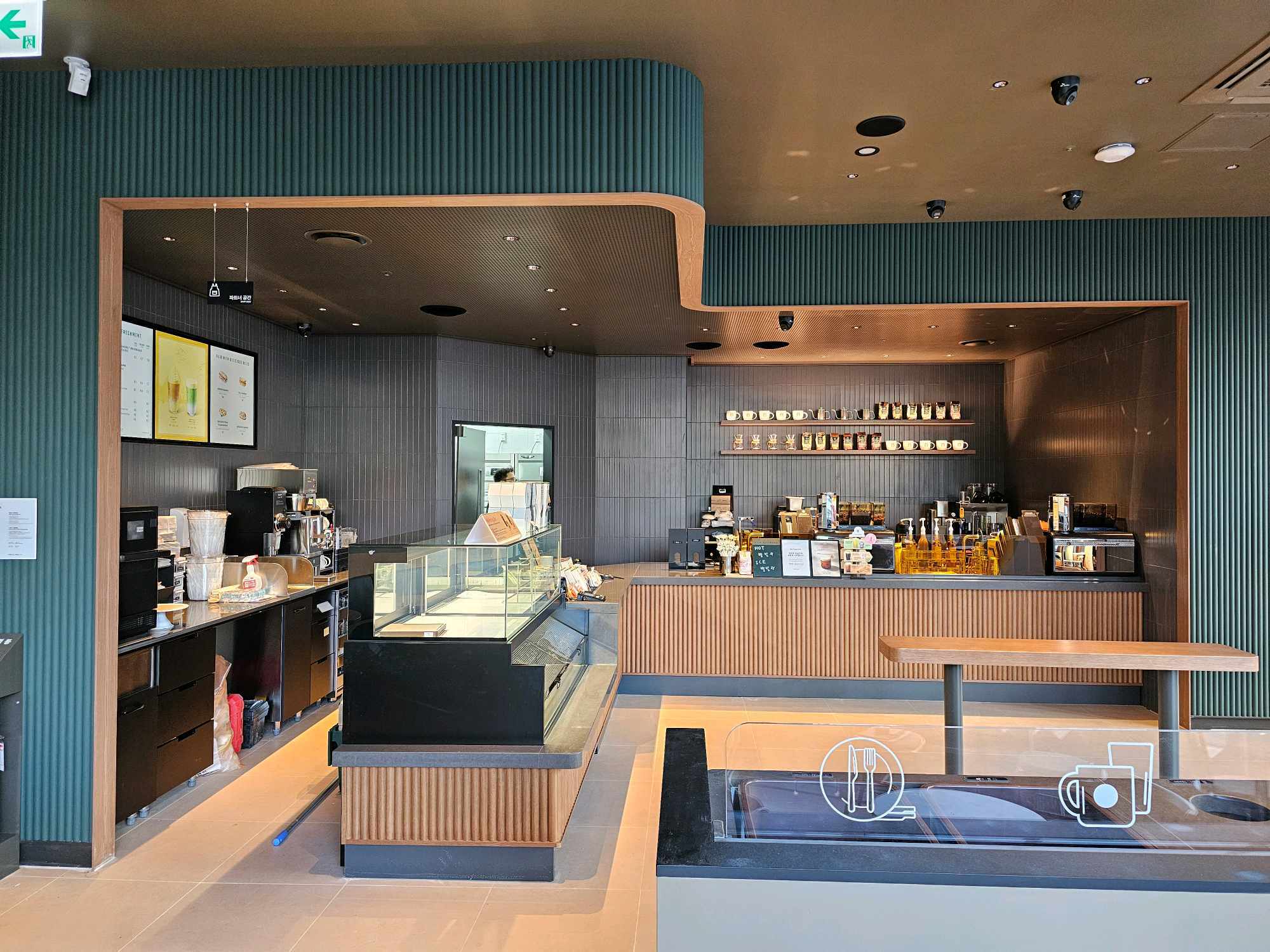 Starbucks Bujeon Station — photo 5