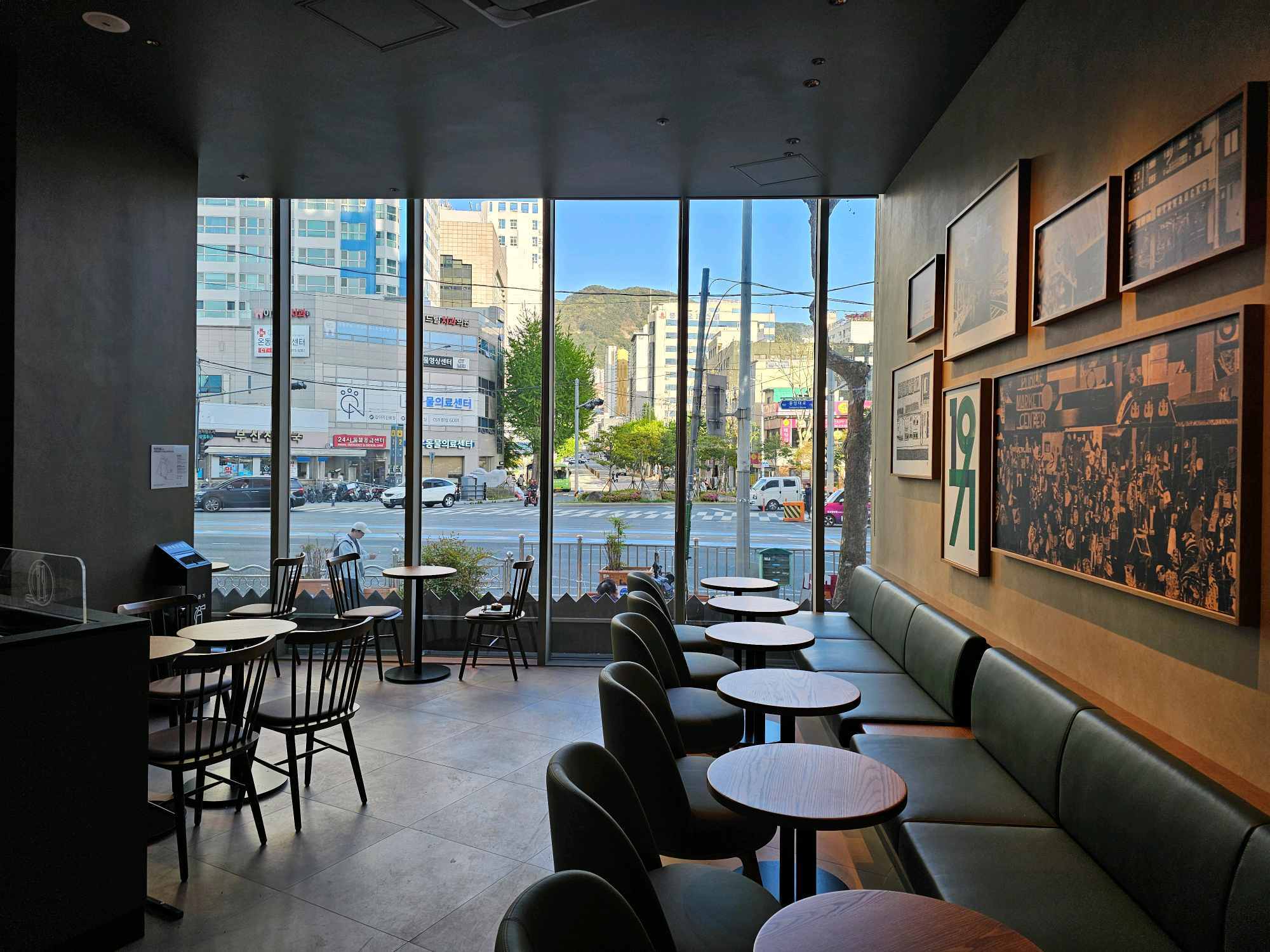 Starbucks Bujeon Station — photo 3
