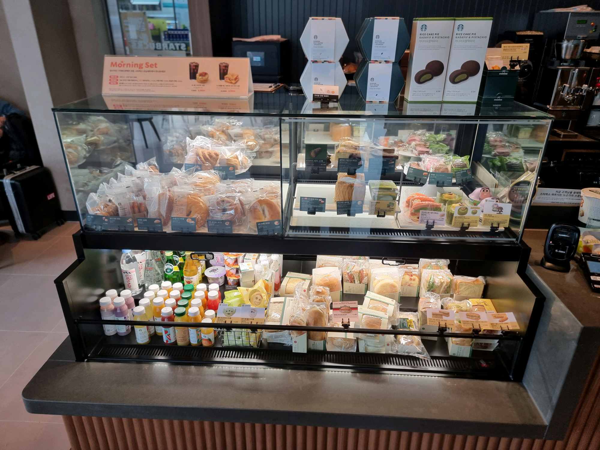 Starbucks Bujeon Station — photo 4