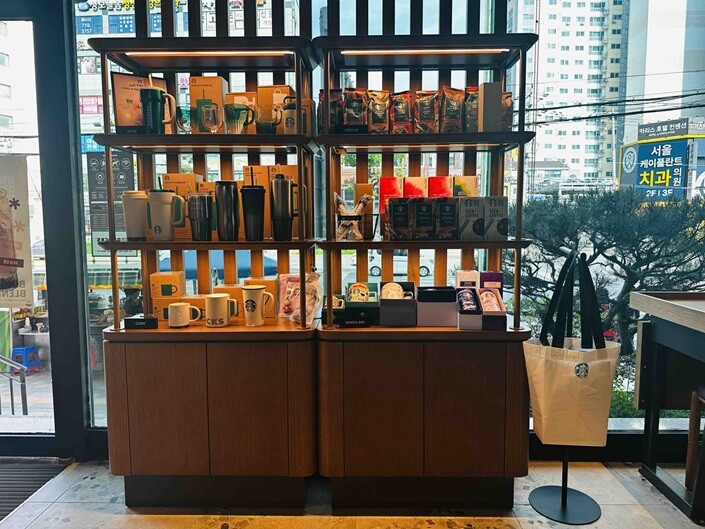 Starbucks Incheon Jakjeon — photo 4