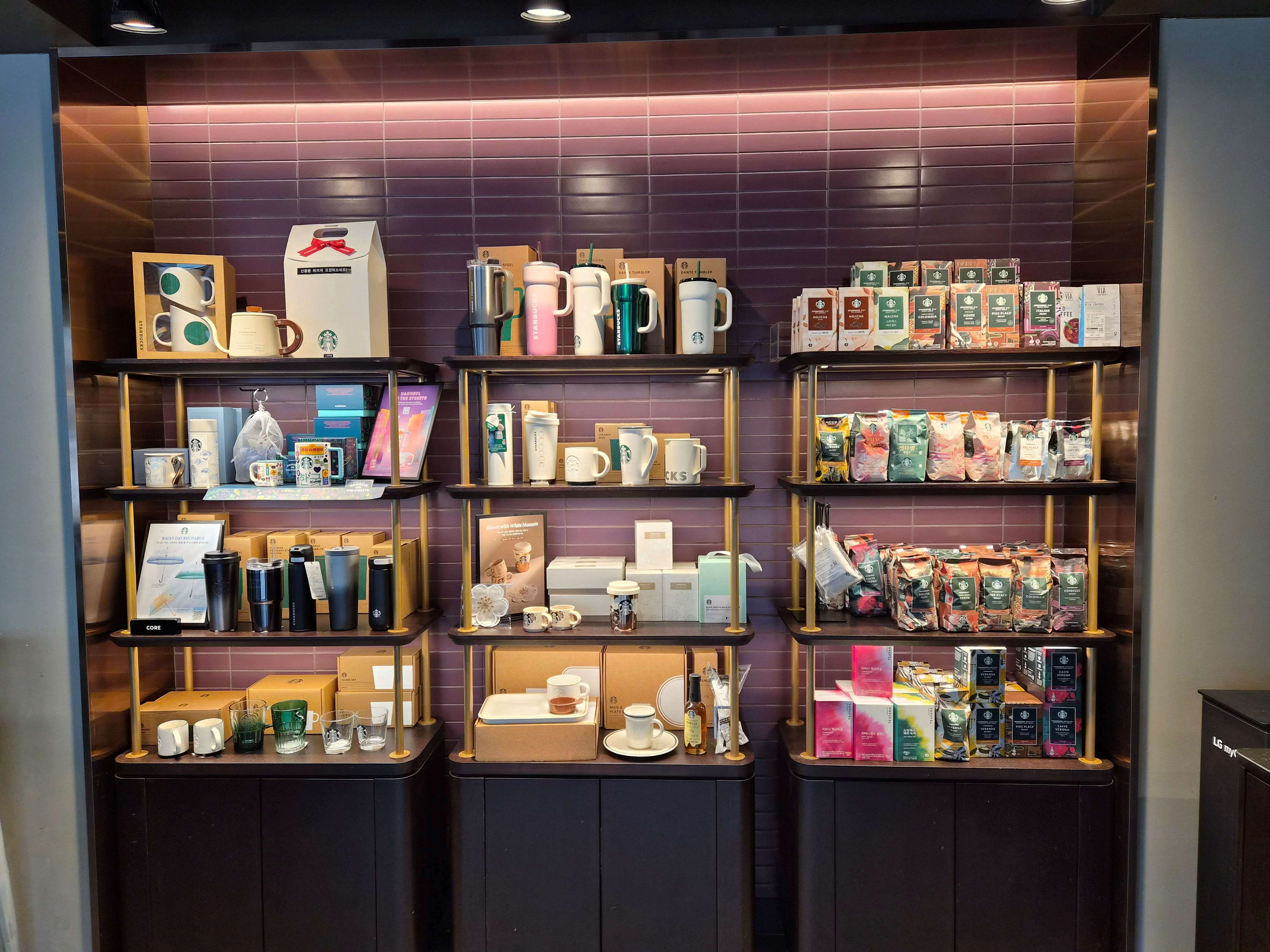 Starbucks Yeokgok Station — photo 4