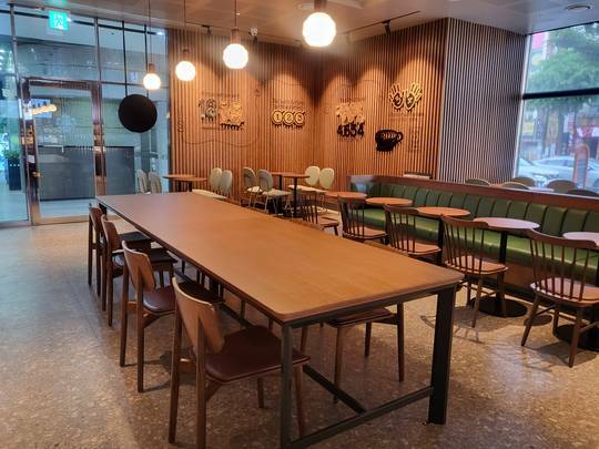 Starbucks Gwangmyeong Intersection Station — photo 4