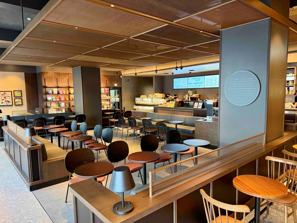Starbucks Seongsu Station — photo 2