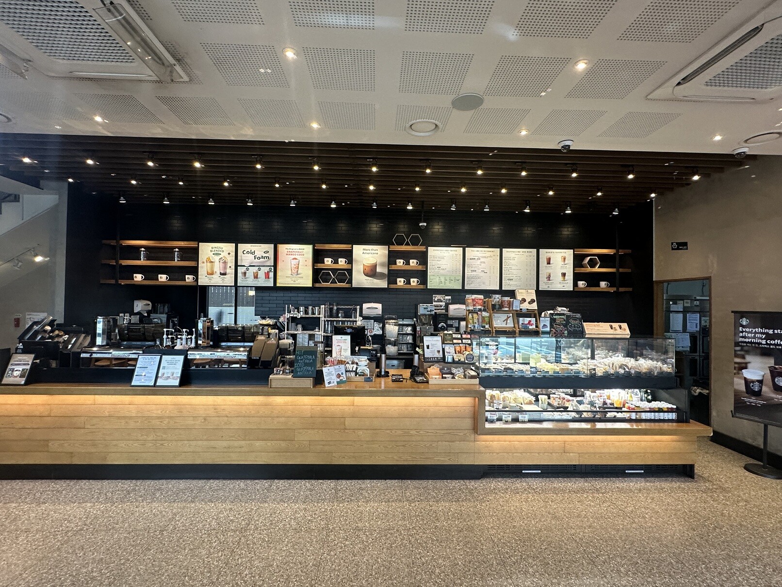 Starbucks Dongtan Neung-dong — photo 2