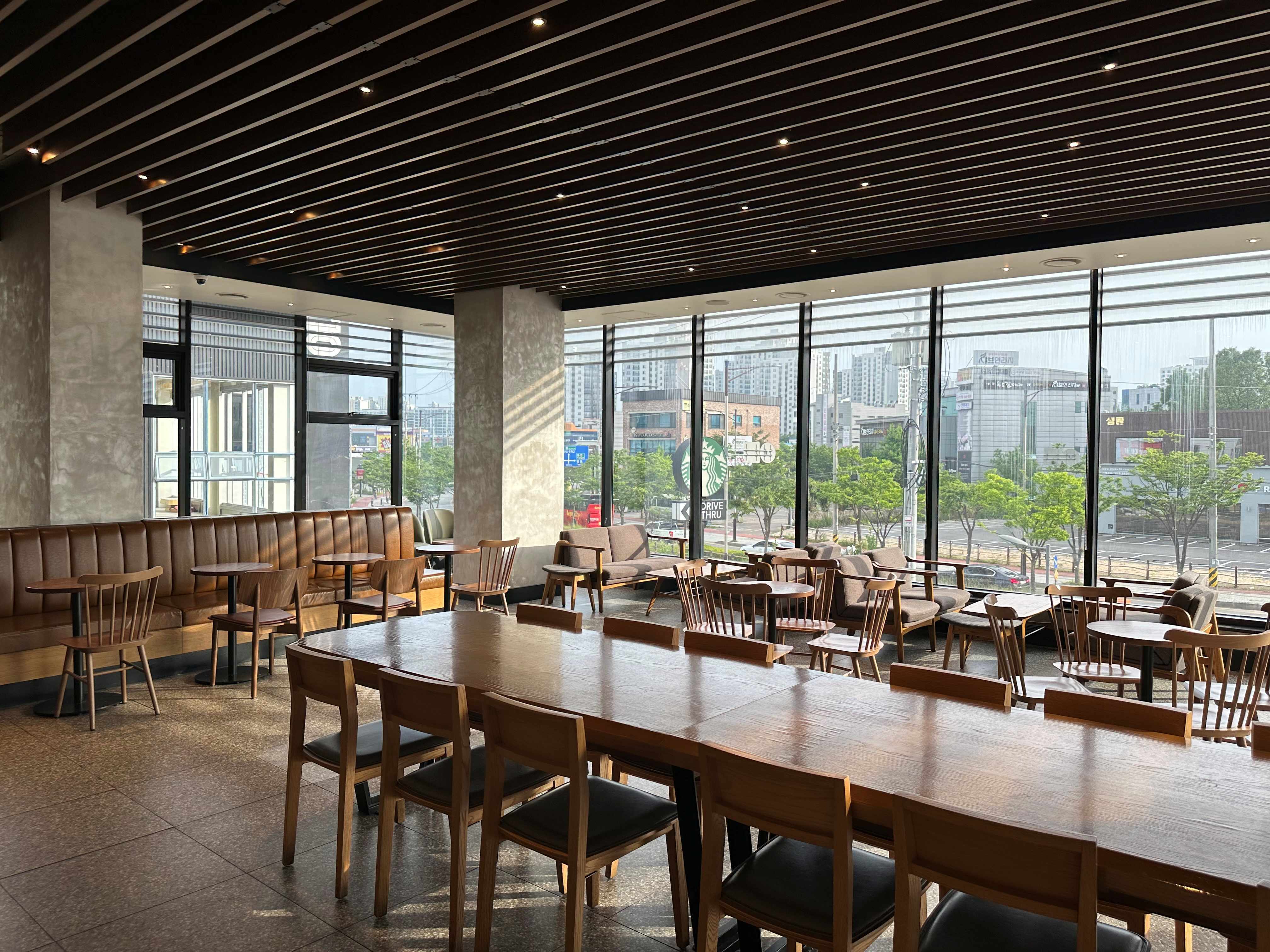 Starbucks Dongtan Neung-dong — photo 3