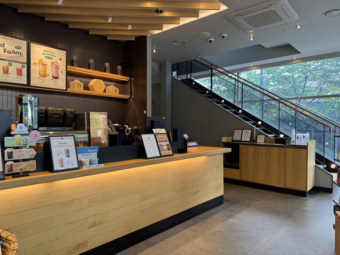 Starbucks Gwanggyo Station — photo 5