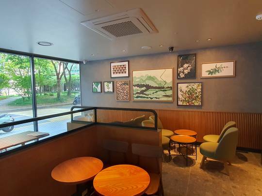 Starbucks Sun Hwadong Gyeongchalcheongap — photo 2