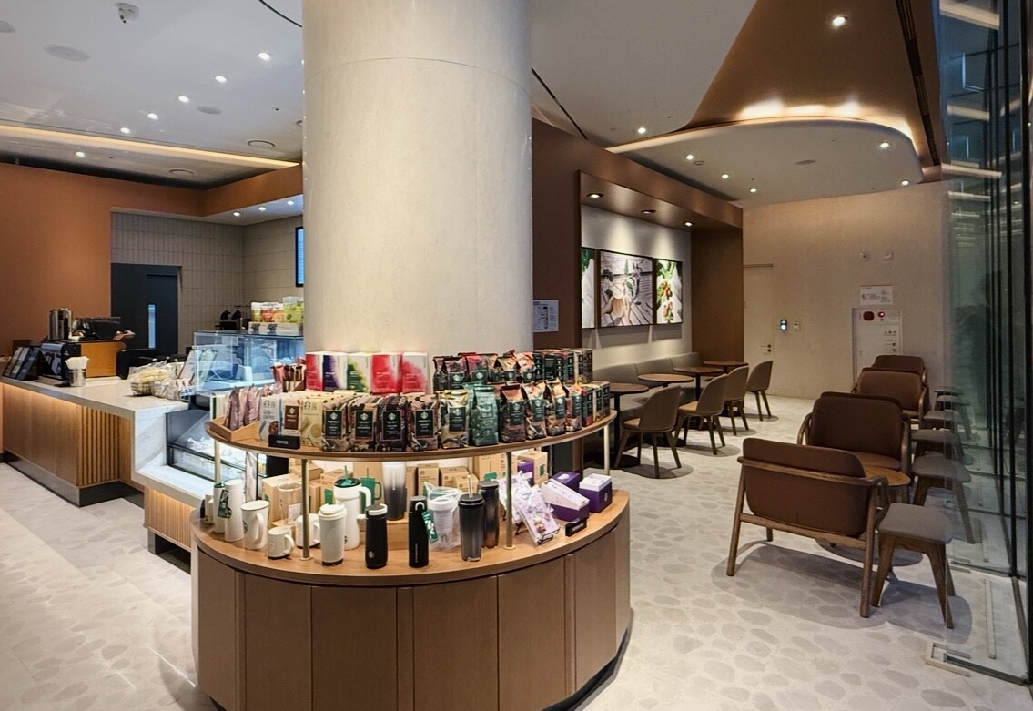 Starbucks Gangnam Chayeoseong Hospital — photo 3