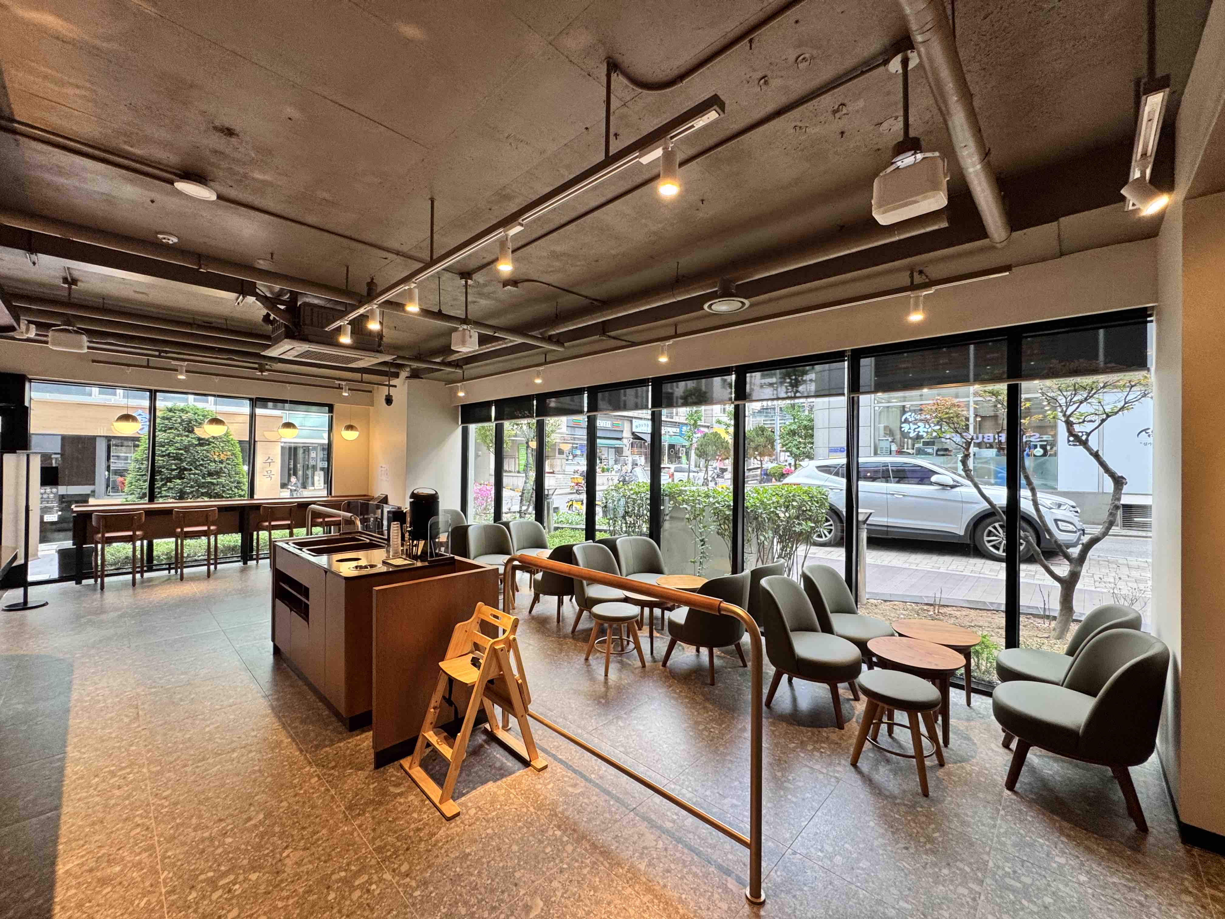 Starbucks Daechi Seolleung — photo 4