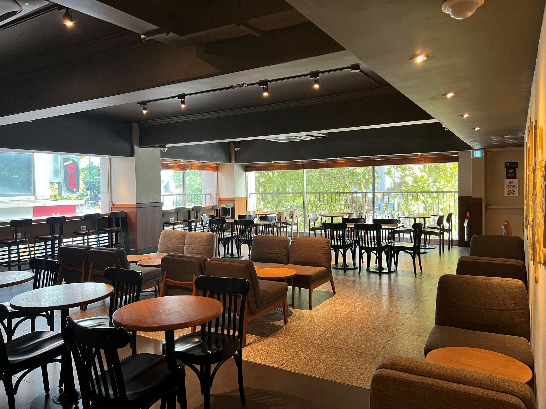 Starbucks Jonggak — photo 5