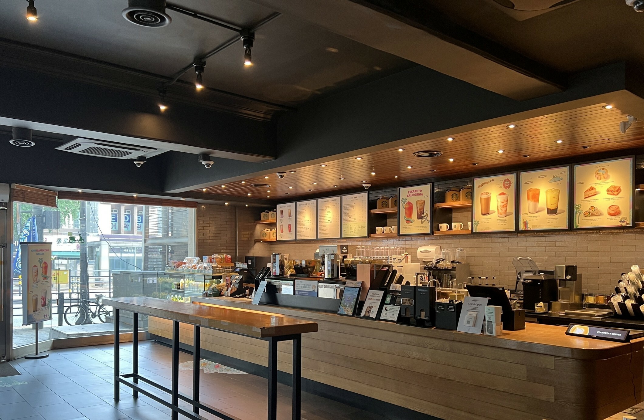 Starbucks Jonggak — photo 2