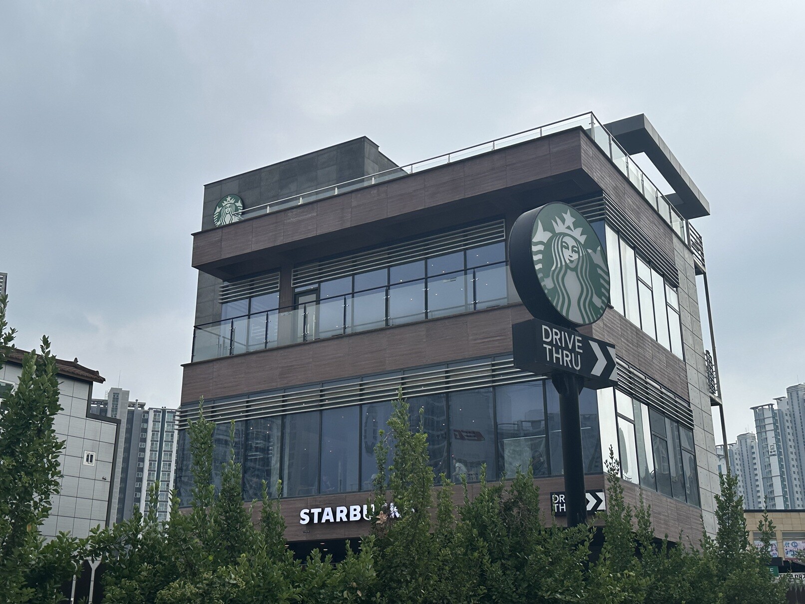 Starbucks Dongtan Neung-dong — photo 1