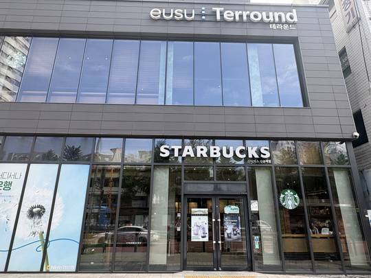Starbucks Sinchon Station — photo 1