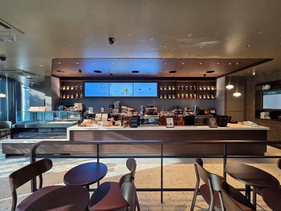 Starbucks Guro Digital Crossroads — photo 3