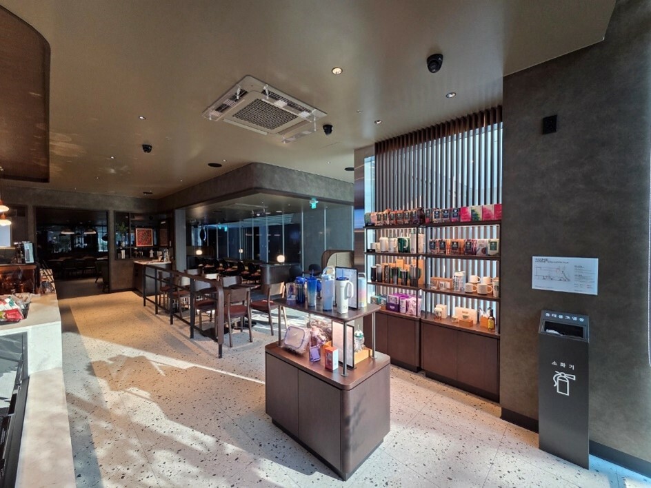 Starbucks Guro Digital Crossroads — photo 5