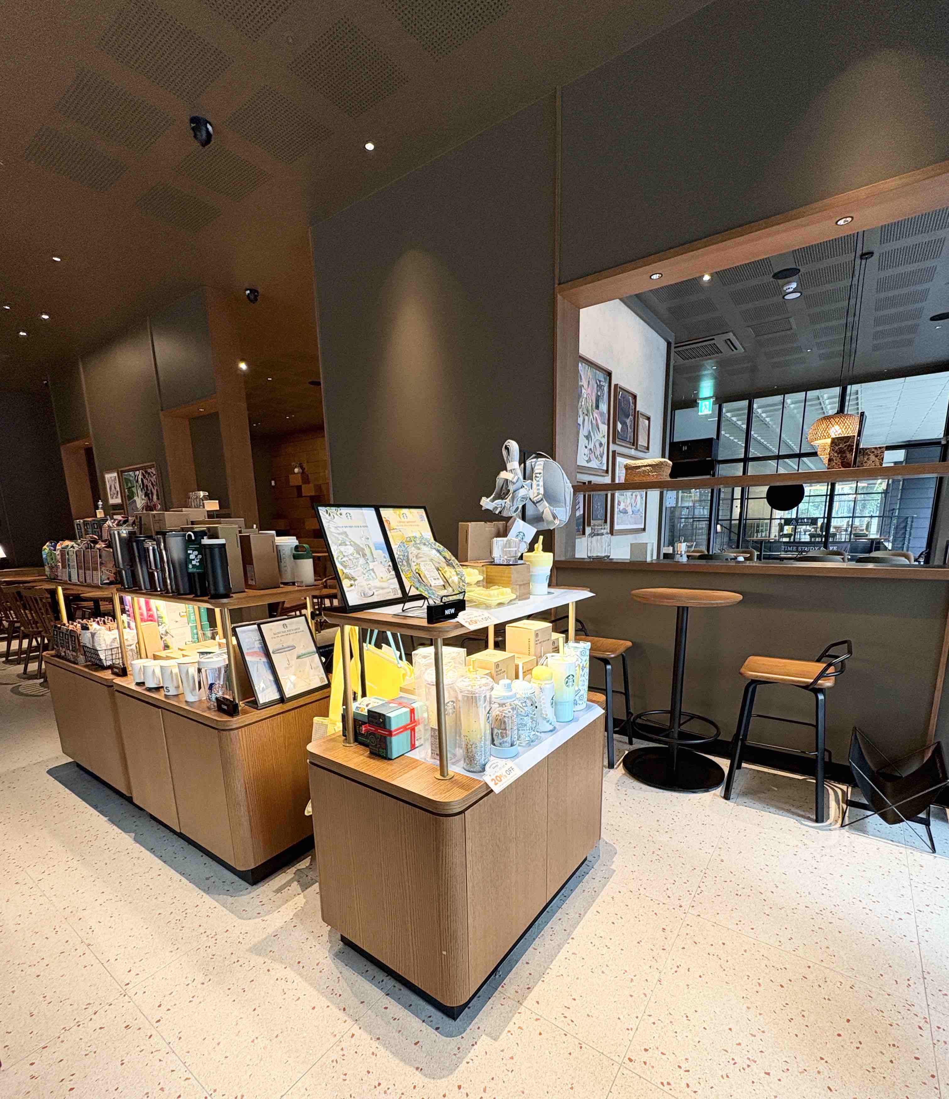 Starbucks Yeongdeungpo KT — photo 3