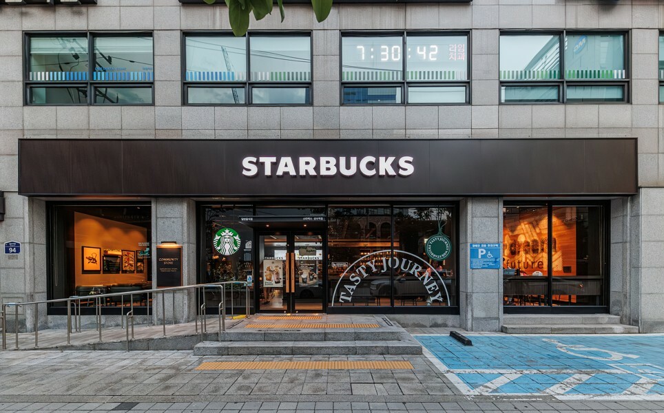 Starbucks Seongsu Station — photo 1
