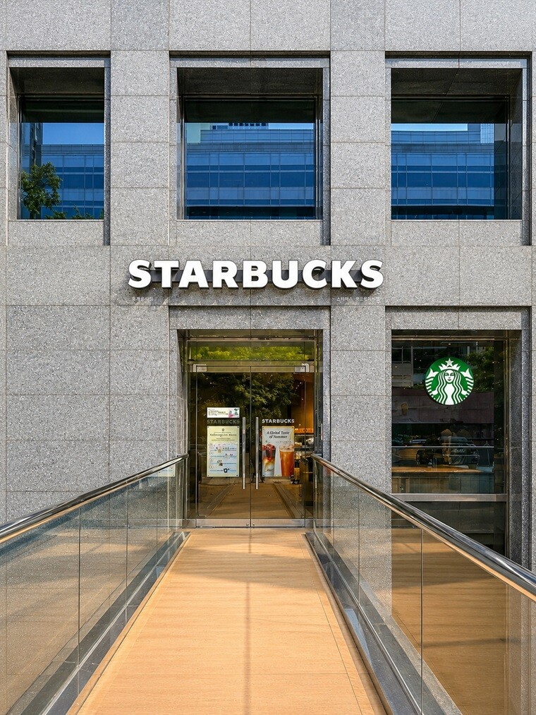 Starbucks Yeouido Ilsin — photo 1